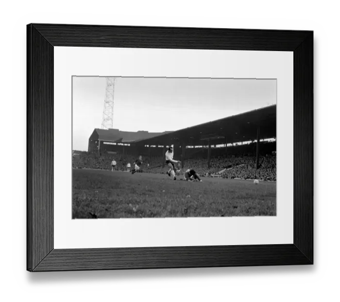 Framed Print : Sport. Football: English League Division One Match at Old Trafford