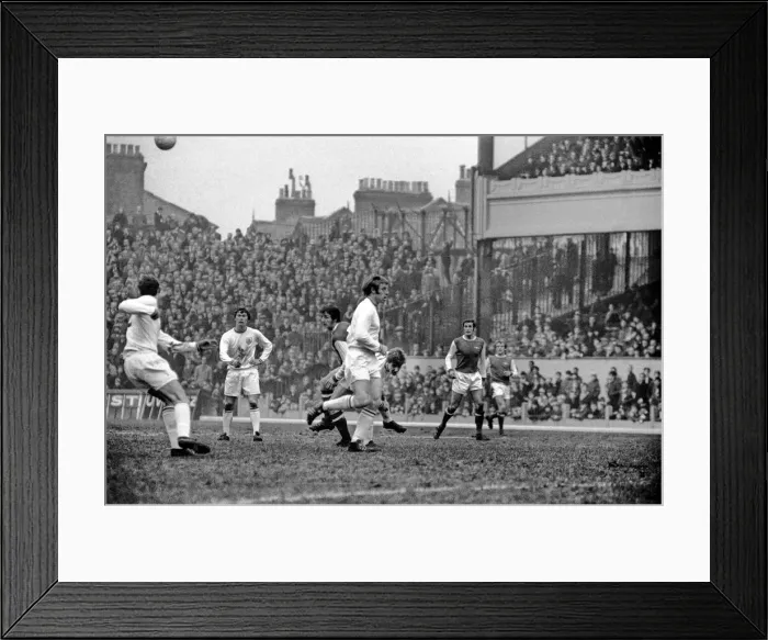 Framed Print : English League Division One match at Highbury. Arsenal 3 v Burnley 2