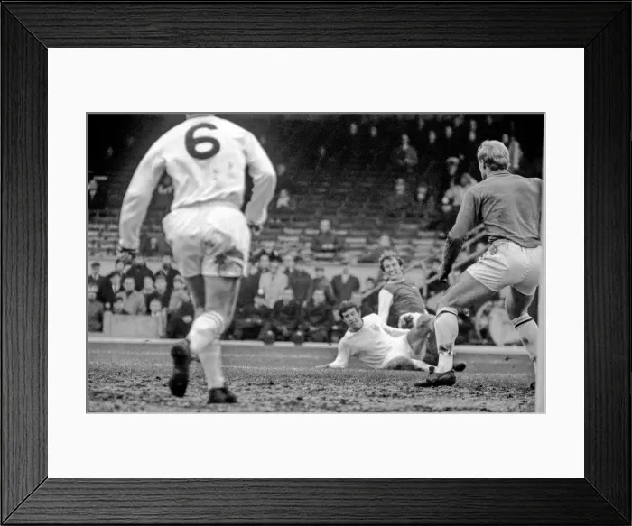 Framed Print : English League Division One match at Highbury. Arsenal 3 v Burnley 2 Framed Print : English League Division One match at Highbury. Arsenal 3 v Burnley 2