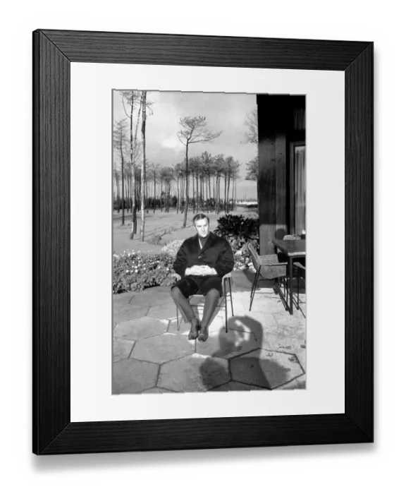 Framed Print : Manager of Wolverhampton Wanderers Ronnie Allen at his penthouse apartment in an area