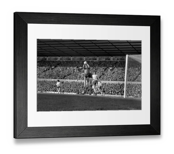 Framed Print : English League Division One Match at Old Trafford. Manchester United 3 v Tottenham