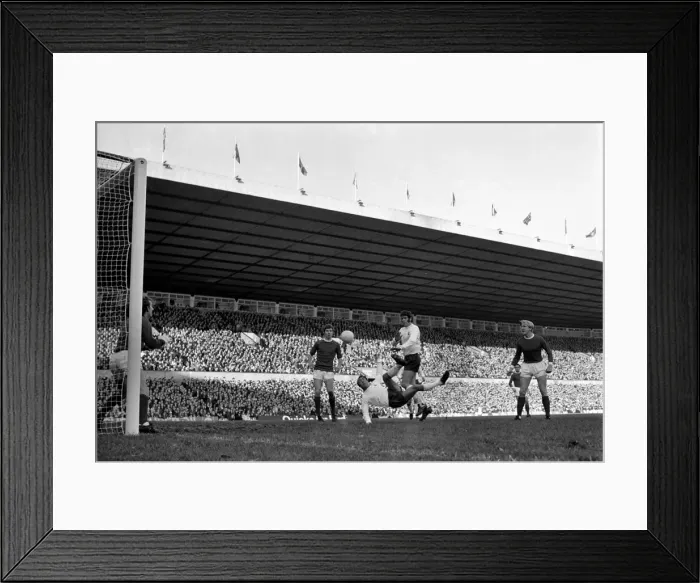 Framed Print : Sport. Football: English League Division One Match at Old Trafford