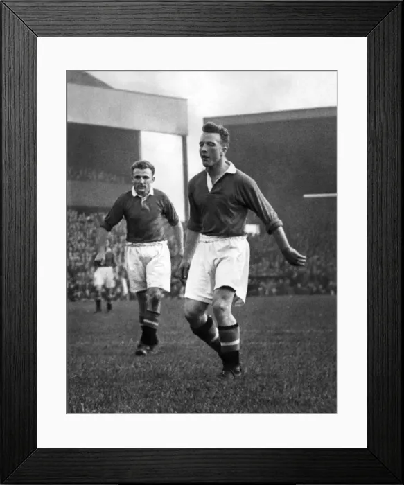 Framed Print : Don Gibson, left, Jeff Whitefoot, right. Manchester United AFC. October 1952 P011389 Framed Print : Don Gibson, left, Jeff Whitefoot, right. Manchester United AFC. October 1952 P011389