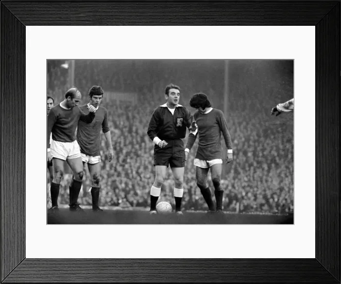 Framed Print : English League Division One Match at Old Trafford. Manchester United 3 v Tottenham