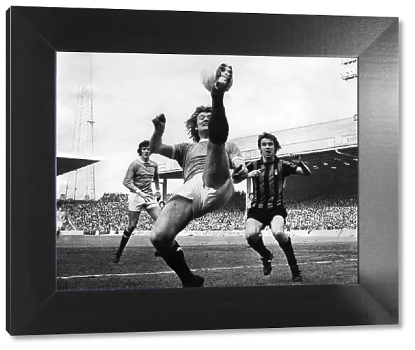 Rodney Marsh in action for Fulham. February 1976 P011300