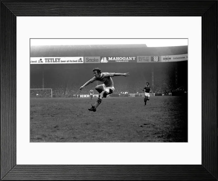 Framed Print : Sport: Football: English League Division One Manchester City 4 v. Manchester United
