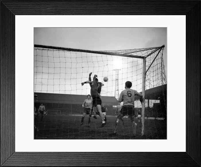 Framed Print : Burnley v. Everton. 30th December 1967 Framed Print : Burnley v. Everton. 30th December 1967