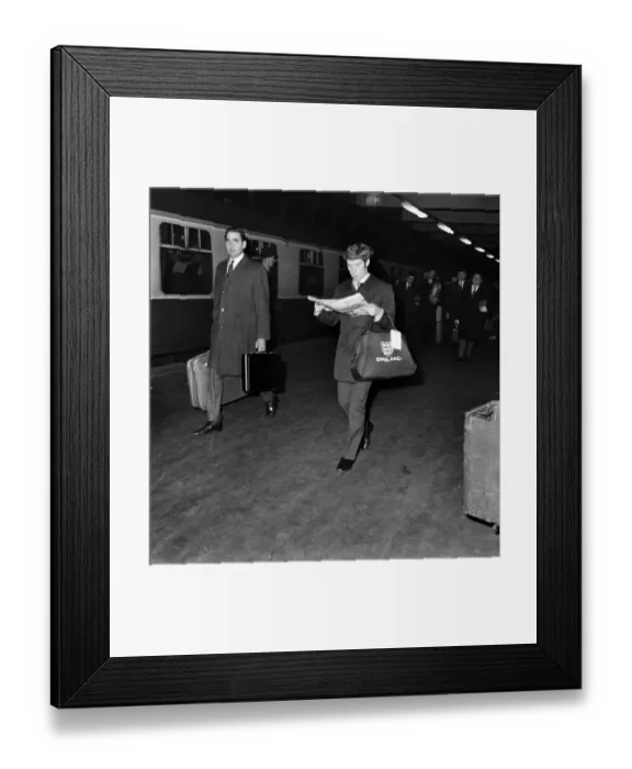 Framed Print : Sport Football: Everton football team arrive at Euston for the match against West Ham Framed Print : Sport Football: Everton football team arrive at Euston for the match against West Ham