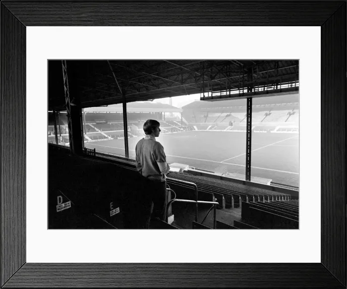 Framed Print : Manchester City player Colin Bell unfit for the big derby match with Manchester United