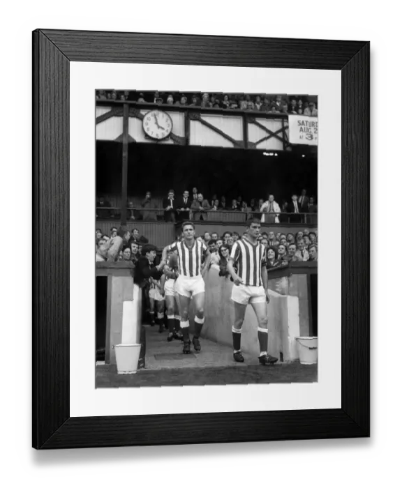 Framed Print : Brian Clough makes his return debut for Sunderland at Roker Park as young fans pat him Framed Print : Brian Clough makes his return debut for Sunderland at Roker Park as young fans pat him