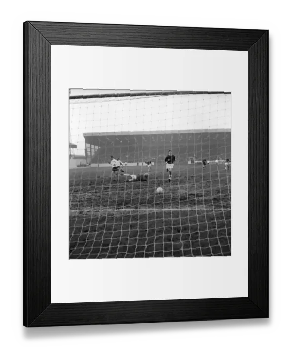 Framed Print : English League Division One match. Burnley v. Liverpool Framed Print : English League Division One match. Burnley v. Liverpool