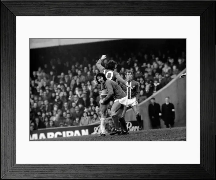 Framed Print : Football: Chelsea F. C. vs. Birmingham F. C. February 1975 75-00764-041