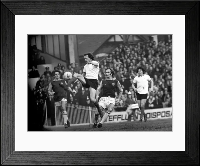 Framed Print : Football: Aston Villa F. C. (2) vs. Manchester United F. C. (0). February 1975 75-01047-029 Framed Print : Football: Aston Villa F. C. (2) vs. Manchester United F. C. (0). February 1975 75-01047-029