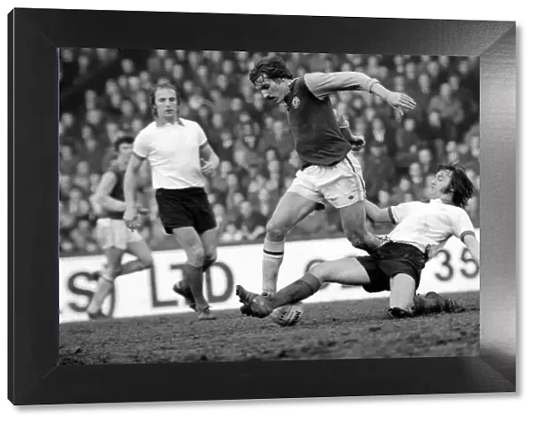 Football: Aston Villa F. C. (2) vs. Manchester United F. C. (0). February 1975 75-01047-002