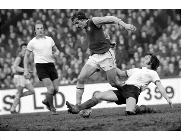 Football: Aston Villa F. C. (2) vs. Manchester United F. C. (0). February 1975 75-01047-002