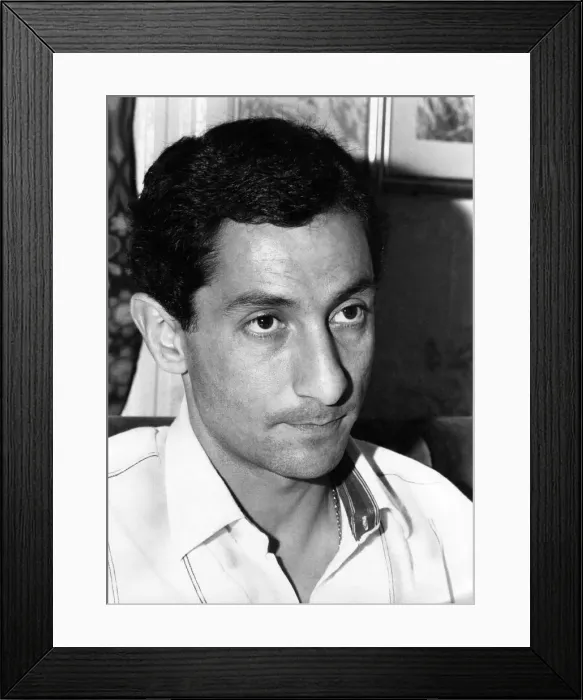 Framed Print : Ossie Ardiles. October 1982 P003765 Framed Print : Ossie Ardiles. October 1982 P003765