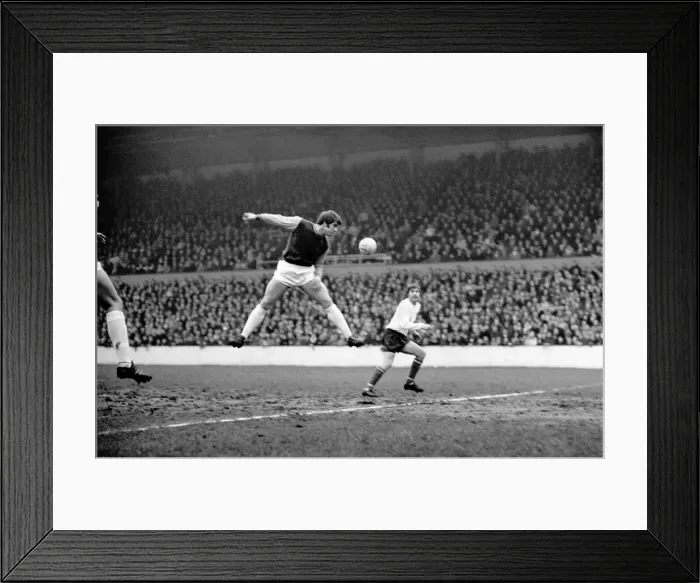 Framed Print : English League Division One match: West Ham v. Nottingham Forest Framed Print : English League Division One match: West Ham v. Nottingham Forest
