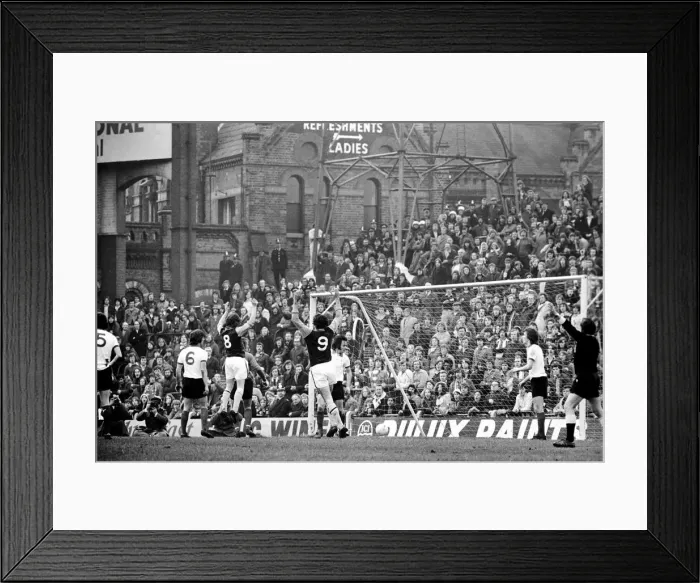 Framed Print : Aston Villa F. C. vs. Manchester United F. C. February 1975 75-01050-009