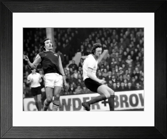 Framed Print : Football: Aston Villa F. C. (2) vs. Manchester United F. C. (0). February 1975 75-01047-072 Framed Print : Football: Aston Villa F. C. (2) vs. Manchester United F. C. (0). February 1975 75-01047-072
