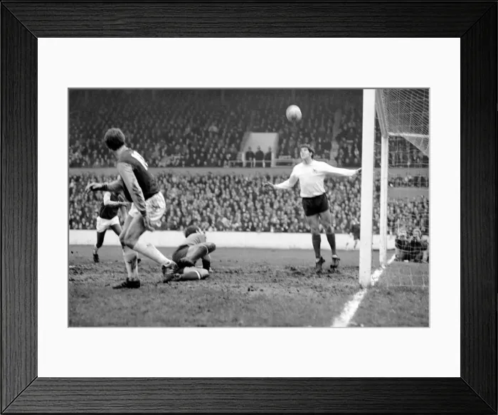 Framed Print : English League Division One match: West Ham v. Nottingham Forest Framed Print : English League Division One match: West Ham v. Nottingham Forest