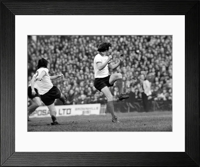 Framed Print : Football: Aston Villa F. C. (2) vs. Manchester United F. C. (0). February 1975 75-01047-063 Framed Print : Football: Aston Villa F. C. (2) vs. Manchester United F. C. (0). February 1975 75-01047-063
