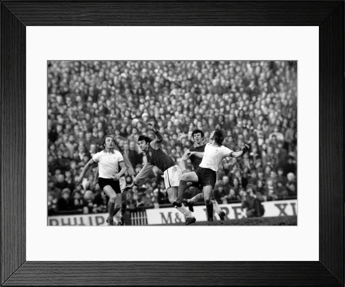Framed Print : Football: Aston Villa F. C. (2) vs. Manchester United F. C. (0). February 1975 75-01047-010 Framed Print : Football: Aston Villa F. C. (2) vs. Manchester United F. C. (0). February 1975 75-01047-010