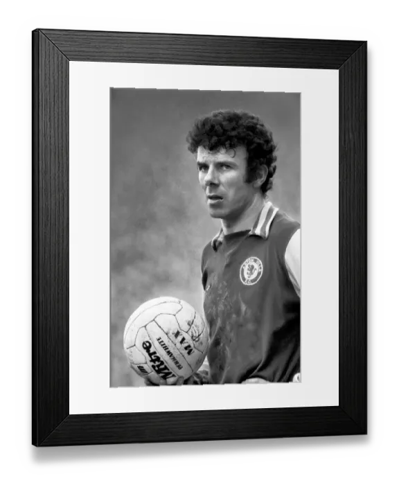 Framed Print : Football: Aston Villa F. C. (2) vs. Manchester United F. C. (0). February 1975 75-01047-050 Framed Print : Football: Aston Villa F. C. (2) vs. Manchester United F. C. (0). February 1975 75-01047-050