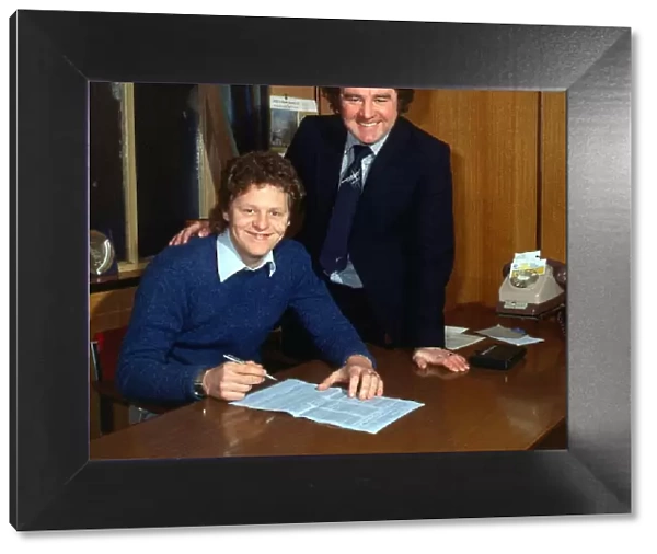 Andy Ritchie signing new contract for Morton January 1980