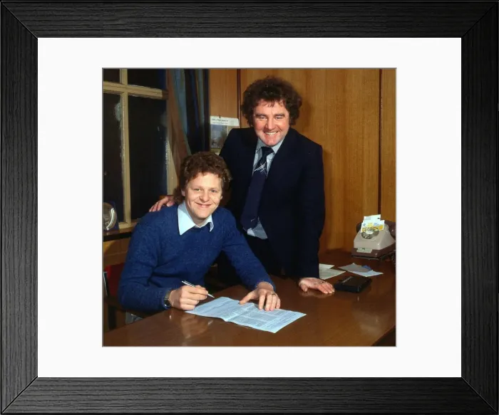 Framed Print : Andy Ritchie signing new contract for Morton January 1980 Framed Print : Andy Ritchie signing new contract for Morton January 1980