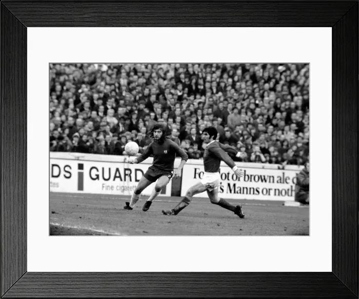 Framed Print : Chelsea v. Manchester United. Dunne of Manchester United beats long haired Hudson to