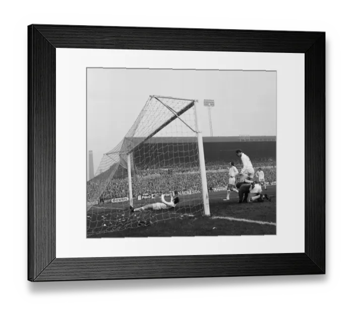 Framed Print : FA Cup Quarter Final match at Elland Road. Leeds United 2 v Tottenham Hotspur 1