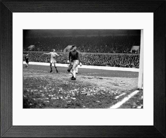 Framed Print : English League Division One match at Upton Park West Ham United 0 v Manchester Framed Print : English League Division One match at Upton Park West Ham United 0 v Manchester