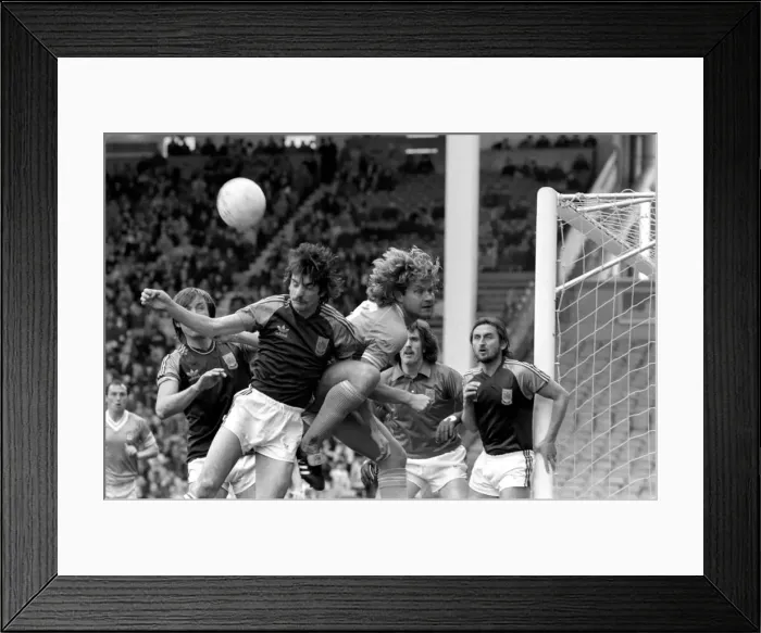 Framed Print : English League Division One match at Maine Road Manchester City 2 v West Ham United Framed Print : English League Division One match at Maine Road Manchester City 2 v West Ham United
