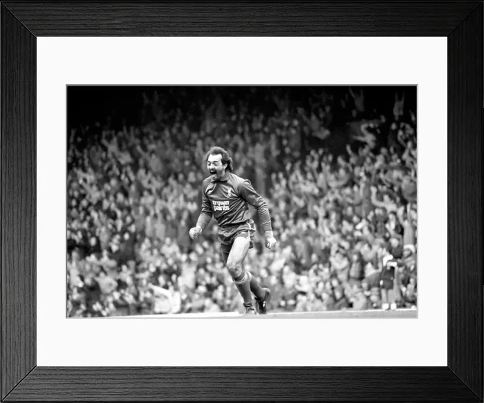 Framed Print : English League Division One match at Anfield Liverpool 1 v Sunderland 0 Bruce