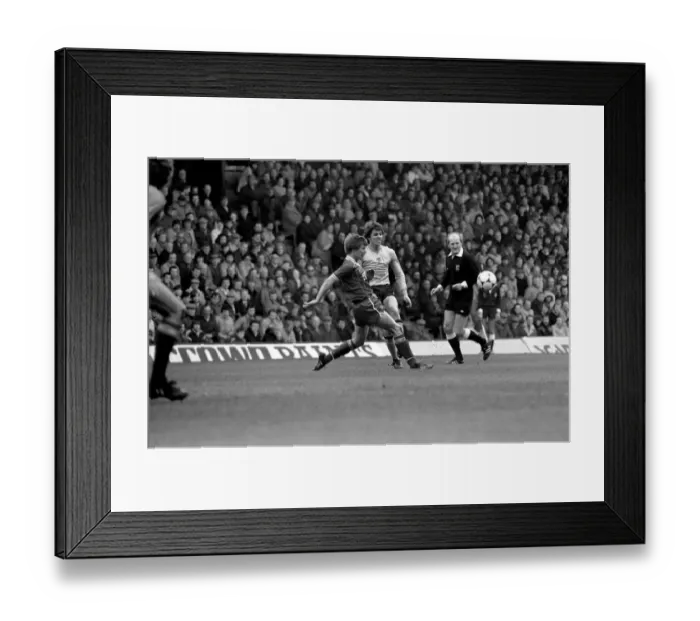 Framed Print : English League Division One match at Anfield Liverpool 1 v Sunderland 0 April