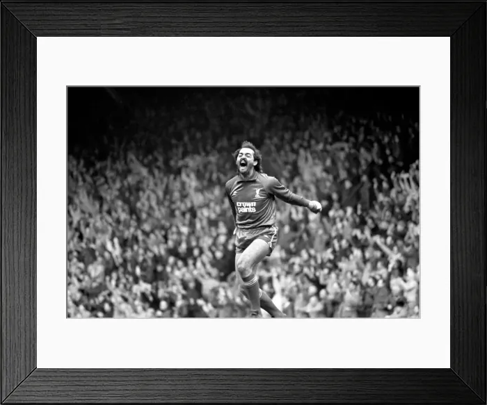 Framed Print : English League Division One match at Anfield Liverpool 1 v Sunderland 0 Bruce
