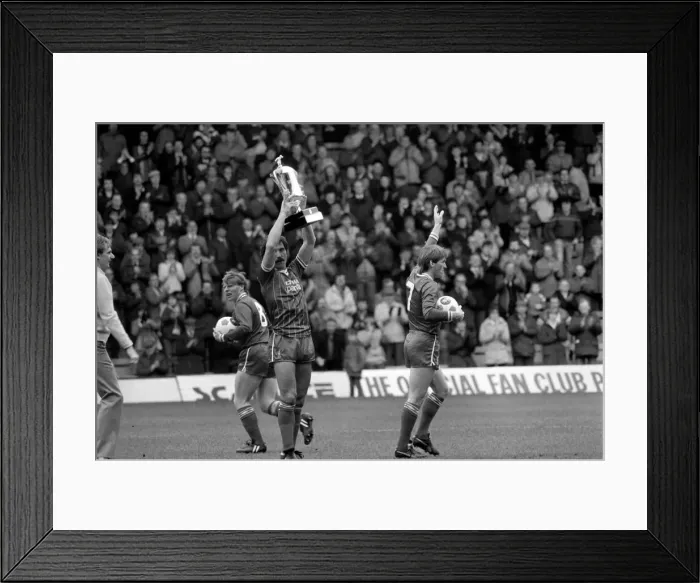 Framed Print : English League Division One match at Anfield Liverpool 1 v Sunderland 0