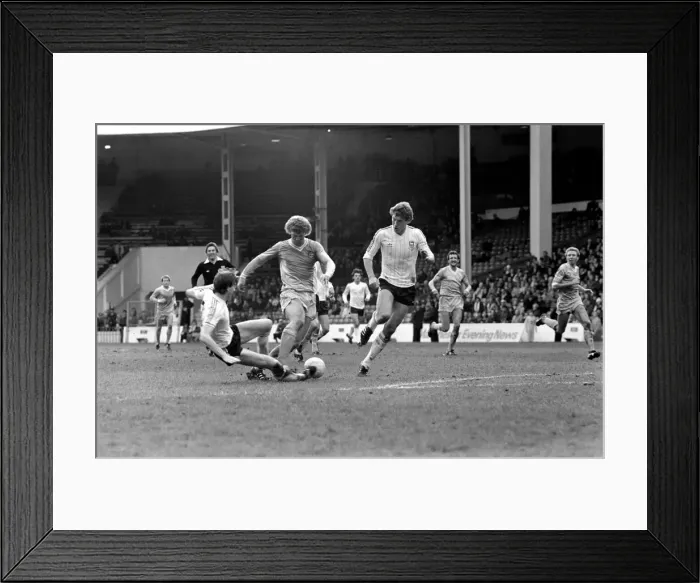 Framed Print : English League Division One match at Maine Road Manchester City 0 v Ipswich Town 1