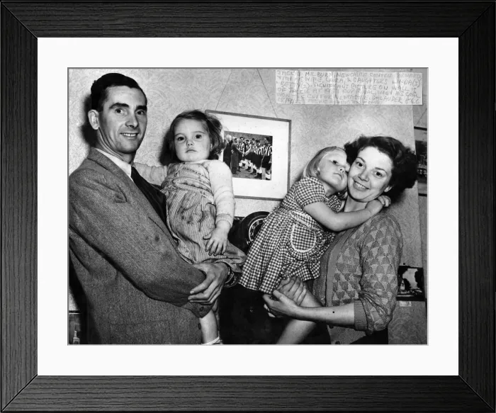 Framed Print : Jackie Milburn, Newcastle centre forward, with his wife, Laura Framed Print : Jackie Milburn, Newcastle centre forward, with his wife, Laura