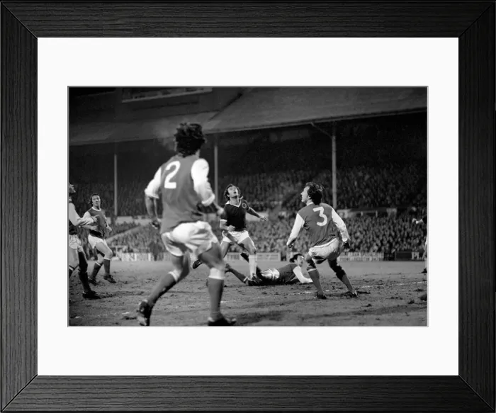 Framed Print : English FA Cup Fifth Round Replay Leicester City 1 v Arsenal 1 Action