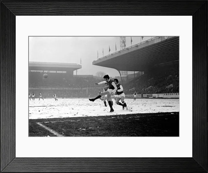 Framed Print : Sport: Football: Sheffield Wednesday v. Arsenal. Prophett clears as Samnels challenges