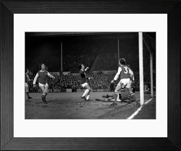 Framed Print : English FA Cup Fifth Round Replay Leicester City 1 v Arsenal 1 Action Framed Print : English FA Cup Fifth Round Replay Leicester City 1 v Arsenal 1 Action
