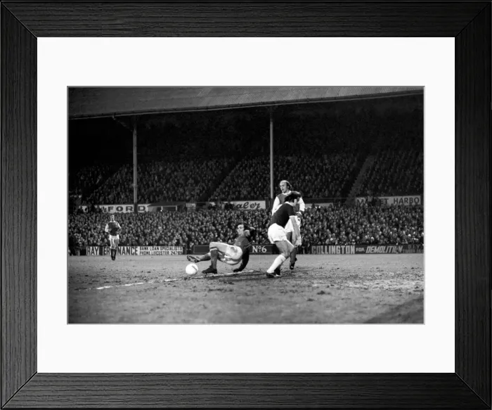 Framed Print : English FA Cup Fifth Round Replay Leicester City 1 v Arsenal 1 Action Framed Print : English FA Cup Fifth Round Replay Leicester City 1 v Arsenal 1 Action