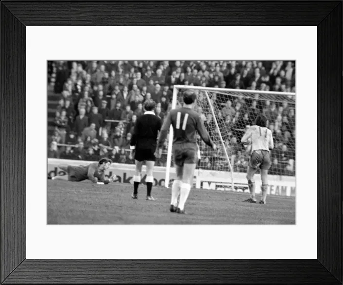 Framed Print : Football: Chelsea F. C. vs. Sheffield Wed. F. C. January 1975 75-00060 Framed Print : Football: Chelsea F. C. vs. Sheffield Wed. F. C. January 1975 75-00060