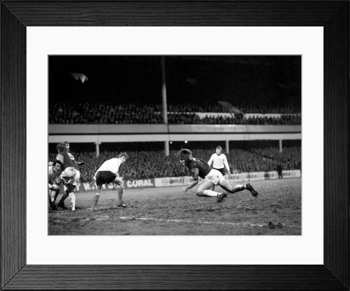 Framed Print : English League Division One match at Upton Park West Ham United 0 v Liverpool 0 Framed Print : English League Division One match at Upton Park West Ham United 0 v Liverpool 0