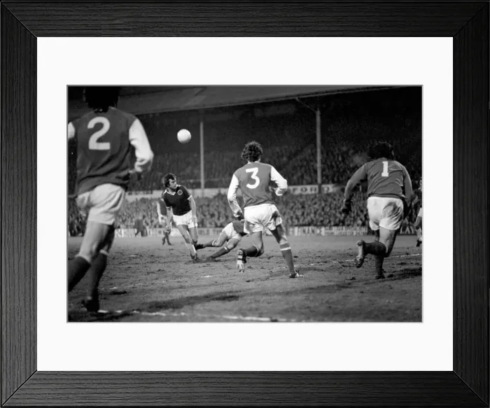 Framed Print : English FA Cup Fifth Round Replay Leicester City 1 v Arsenal 1 Action Framed Print : English FA Cup Fifth Round Replay Leicester City 1 v Arsenal 1 Action