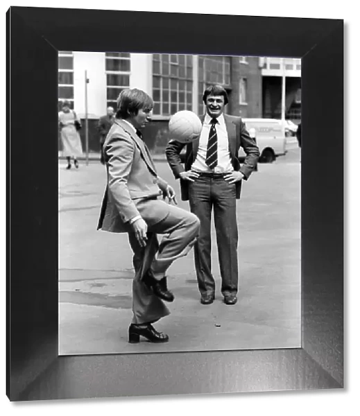 Reg Bowden-watched by Fulham centre Mal Aspey-knows his soccer. November 1980 P003657