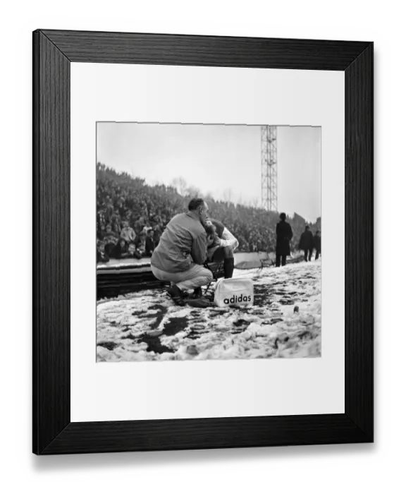Framed Print : Sport: Football: Sheffield Wednesday v. Arsenal. Physiotherapist Bob Little checks Framed Print : Sport: Football: Sheffield Wednesday v. Arsenal. Physiotherapist Bob Little checks