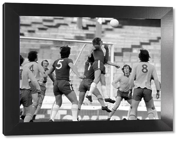 Football: Chelsea F. C. vs. Sheffield Wed. F. C. January 1975 75-00060-002