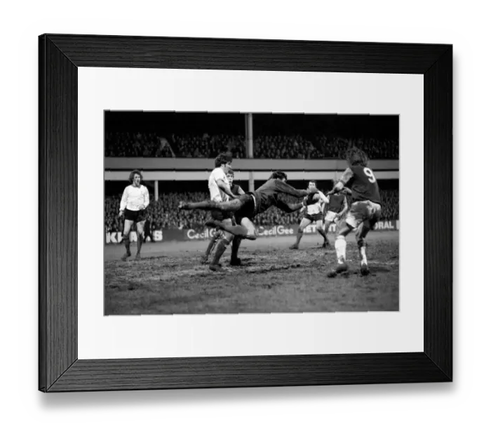 Framed Print : English League Division One match at Upton Park West Ham United 0 v Liverpool 0